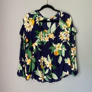 Old Navy women’s floral navy blue long sleeve Blouse /casual/business